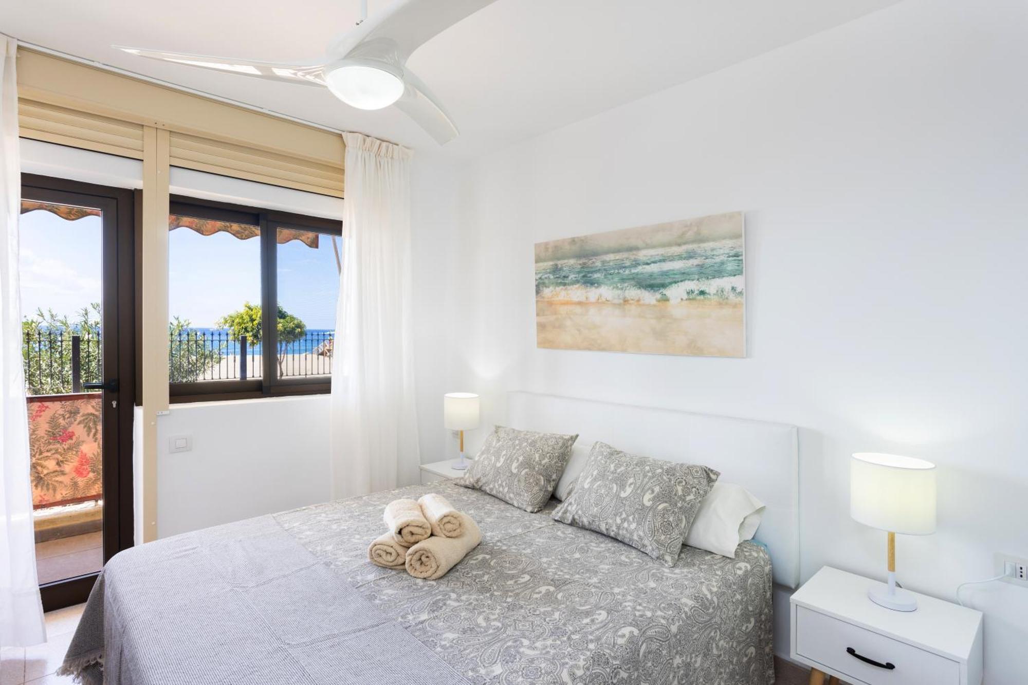 Frontline Playa Las Vistas With Pool, Parking, Sea ロスクリスティアーノス エクステリア 写真